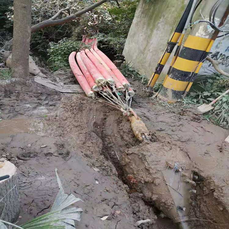 江汉石油管理局拖拉管